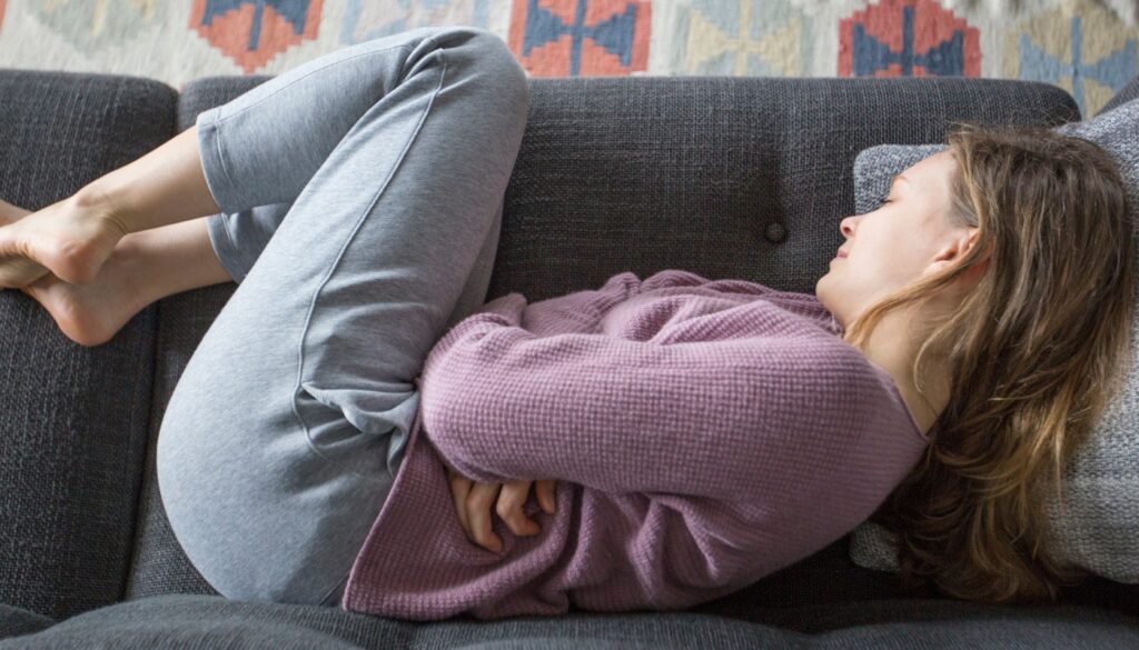 Mulheres em ambiente de consulta médica, representando a importância do reconhecimento da dor feminina