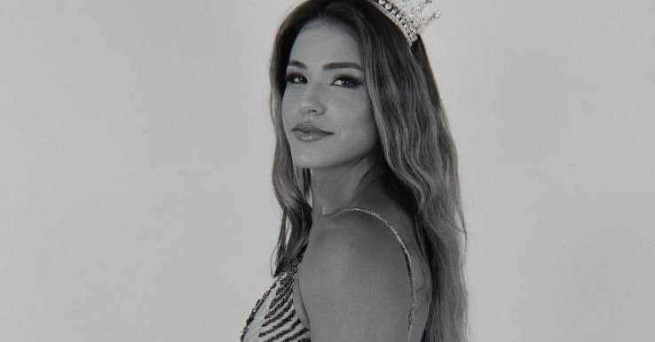 Candidata ao Miss Paraná, Maiara Cristina de Lima Fiel, em um evento de beleza, representando a importância da saúde cardiovascular em jovens.